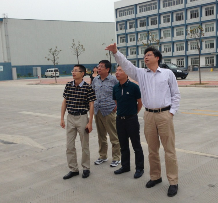 集團董事總裁劉?？疾旌戏蕦殲硣H