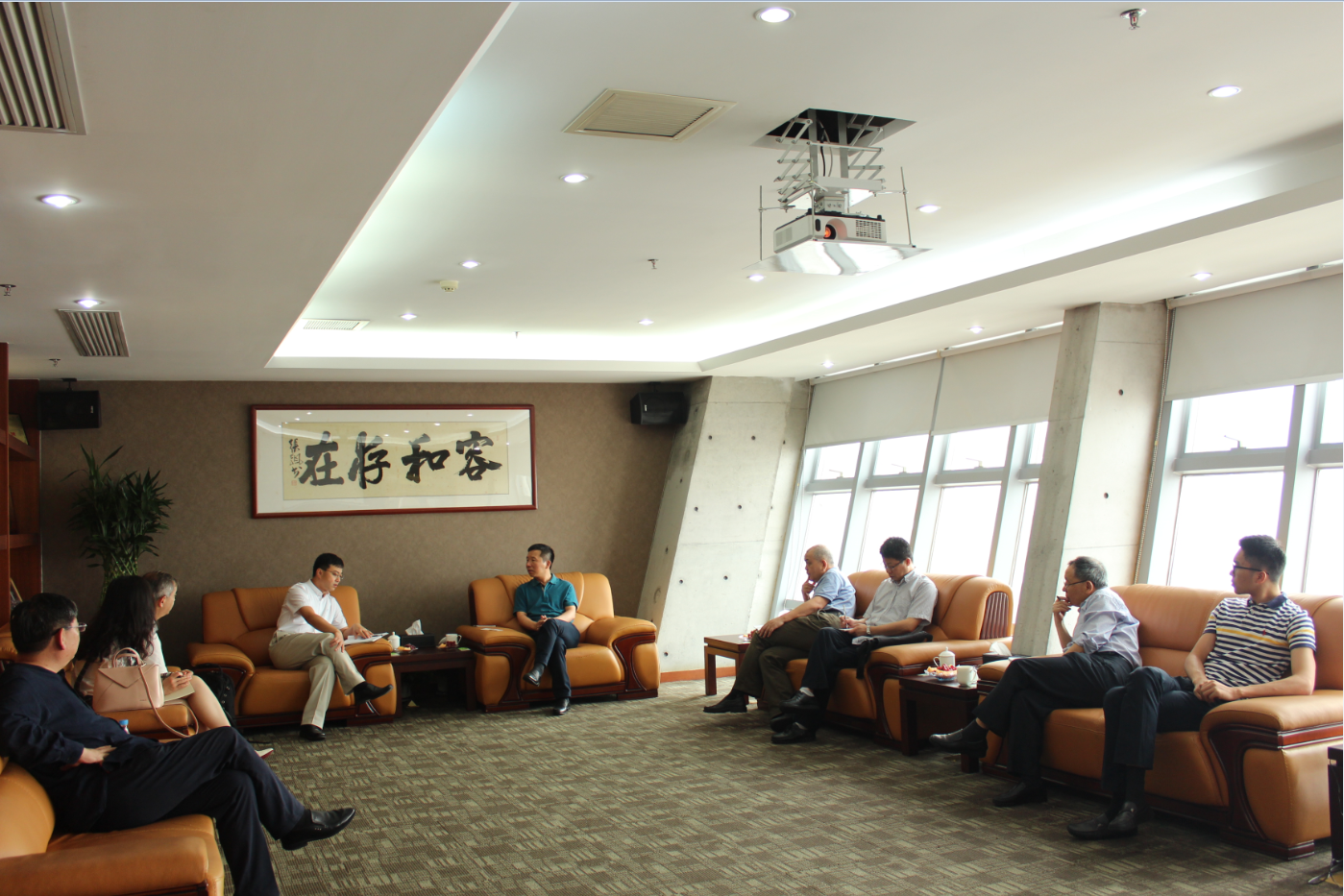 江南石墨烯研究院領導訪問招港集團