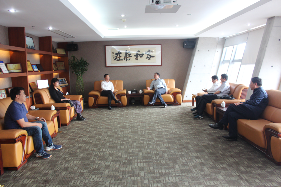 集團(tuán)董事長(zhǎng)、總裁劉裕會(huì)見來訪濟(jì)南大學(xué)領(lǐng)導(dǎo)